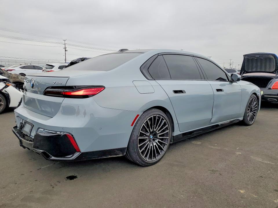 2025 BMW 7er VIN WBA23EH04SCV01621 COPART salvage auction — REAR END, Ca - Salvage Certificate, sold $53,000 on 2026-08-12 (photo 3)