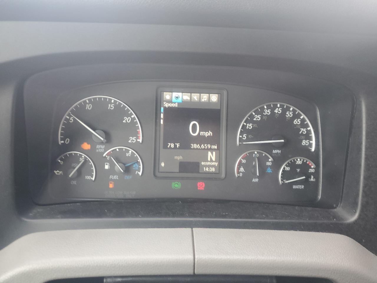 2020 Freightliner Cascadia 126 VIN 3AKJHHDR9LSME2503 COPART salvage auction — Minor Dent/Scratches, PA - CERT OF TITLE, sold $23,700 on 2026-08-14 (photo 8)