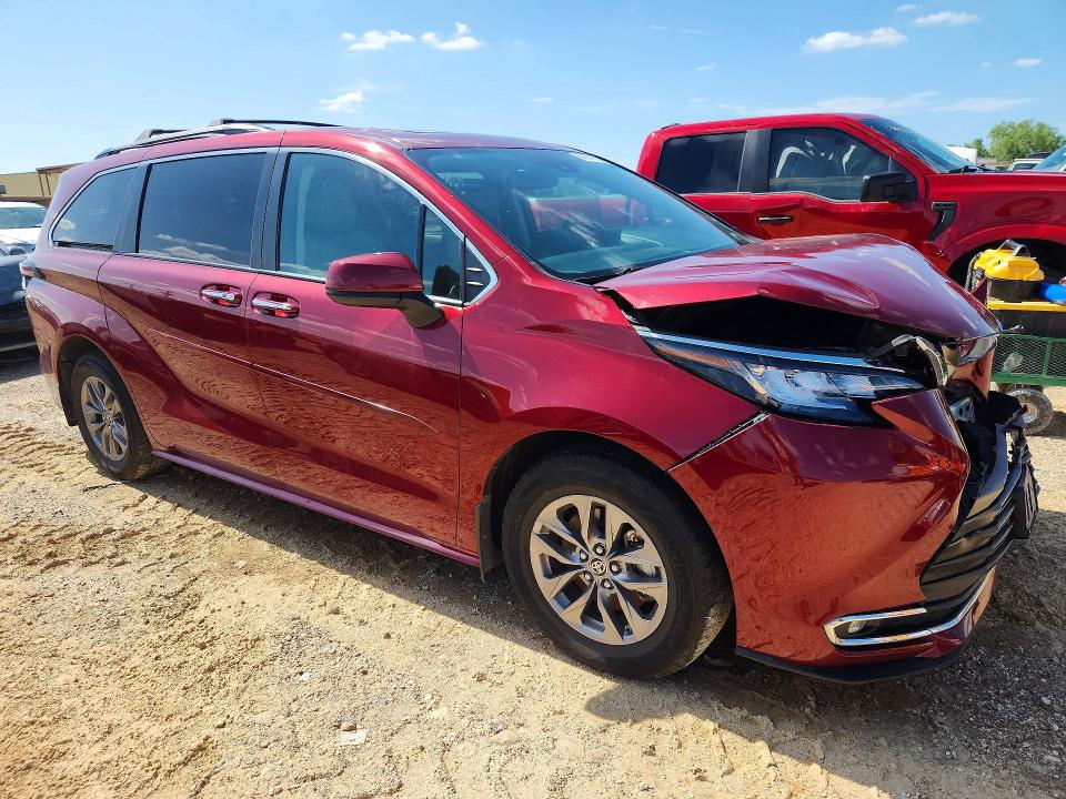 2023 Toyota Sienna VIN 5TDYRKECXPS178478 COPART salvage auction — FRONT END, Tx - Salvage Vehicle Title, sold $12,500 on 2026-07-23 (photo 4)