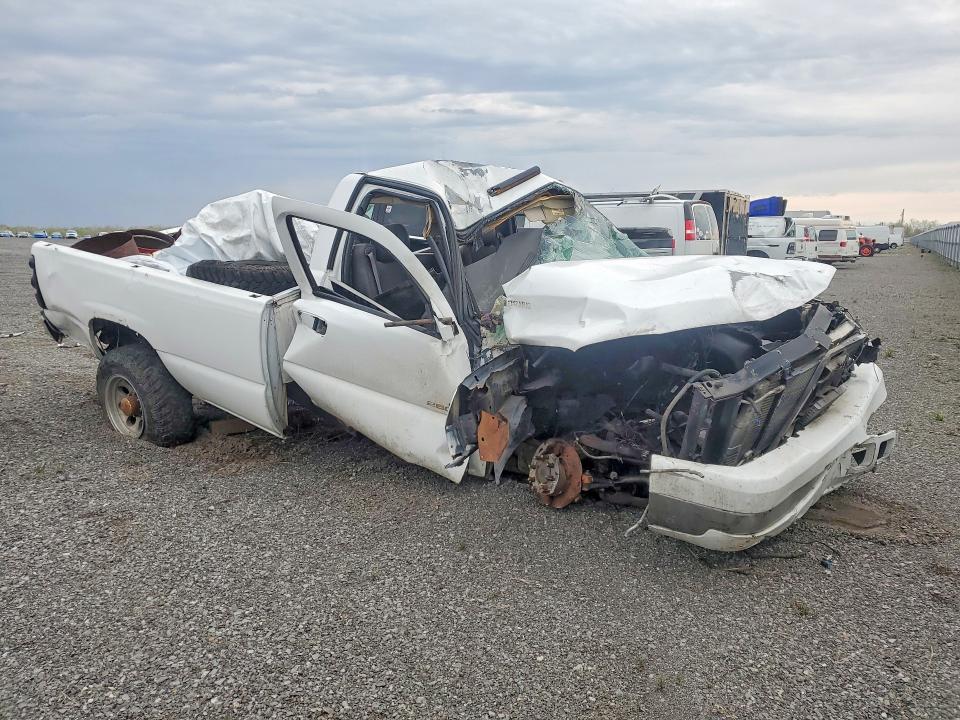 2003 Chevrolet Silverado VIN 1GCHK24133E270858 COPART salvage auction — ALL OVER, On - Permit Irrepairable, sold $225 on 2026-07-02 (photo 4)