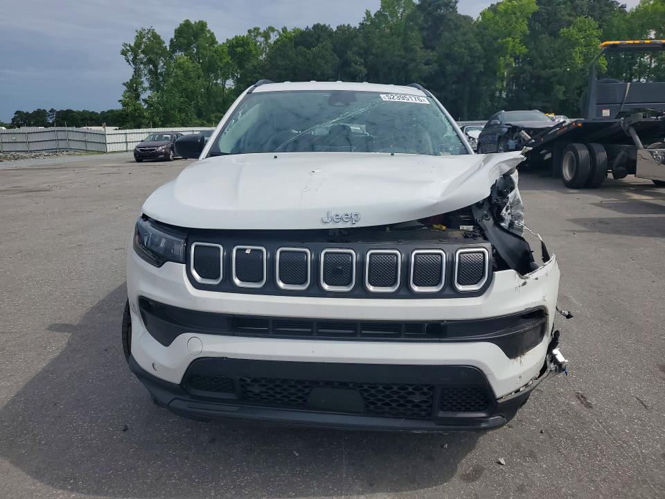 2022 Jeep VIN 3C4NJCBB7NT139586 COPART salvage auction — SIDE, NC - SALVAGE CERTIFICATE OF TITLE, sold $2,350 on 2026-07-02 (photo 5)