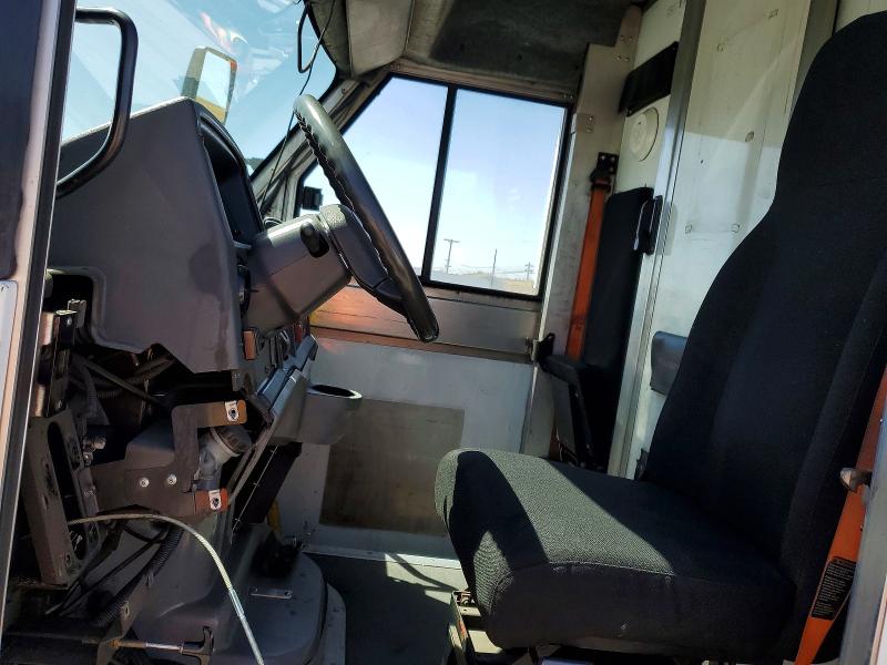 2015 Isuzu Reach VIN JALB4T170F7W00445 COPART salvage auction — MINOR DENT/SCRATCHES, Ca - Dis/Dlr/Exp Only Clean Title, sold $2,300 on 2026-07-30 (photo 7)