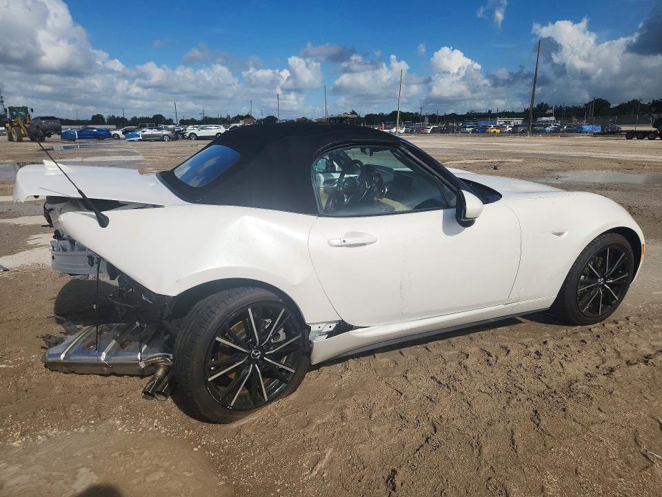 2026 Mazda MX-5 Miata VIN JM1NDAD71T0702663 COPART salvage auction — REAR END, Fl - Cert Of Title Slvg Rebuildable, sold $5,500 on 2026-08-04 (photo 3)
