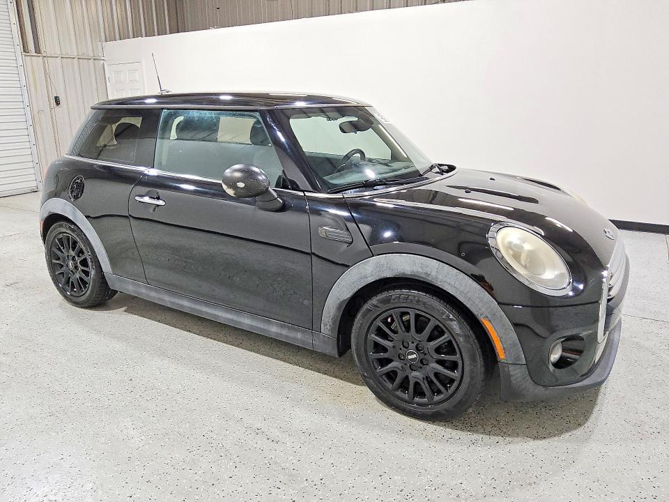 2015 Mini Cooper VIN WMWXM5C56F3A57074 COPART salvage auction — MINOR DENT/SCRATCHES, Fl - Certificate Of Title, sold $775 on 2026-07-14 (photo 4)