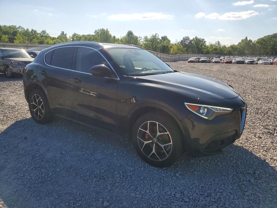2021 Alfa romeo VIN ZASPAKBN9M7D13133 COPART salvage auction — FRONT END, Al - Cert Of Title-Salvage Title, sold $8,700 on 2026-08-04 (photo 4)