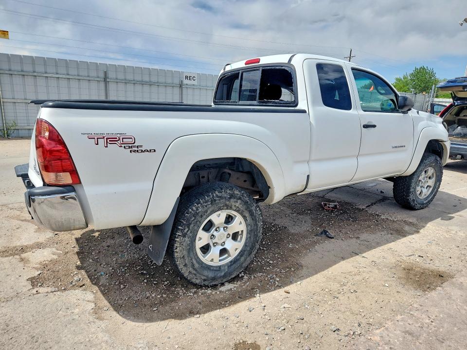 2006 Toyota Tacoma VIN 5TEUU42N36Z232526 COPART salvage auction — ROLLOVER, Co - Non-Repairable Cert Of Title, sold $275 on 2026-07-27 (photo 3)