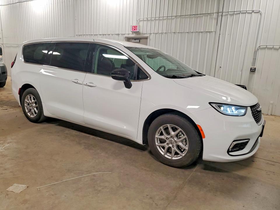 2024 Chrysler VIN 2C4RC1BG7RR122906 COPART salvage auction — HAIL, Mn - Cert Of Title-Salvage, sold $13,600 on 2026-07-02 (photo 4)