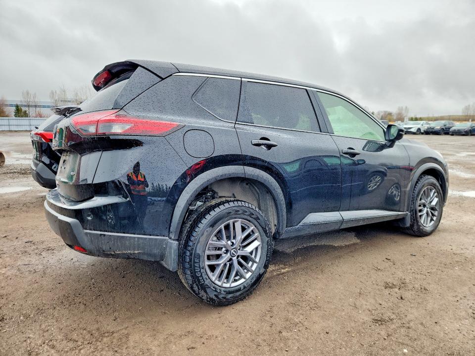 2025 Nissan Rogue VIN JN8BT3AB2SW413625 COPART salvage auction — SIDE, ON - PERMIT NO BRAND - UNFIT, sold $12,700 on 2026-07-07 (photo 3)