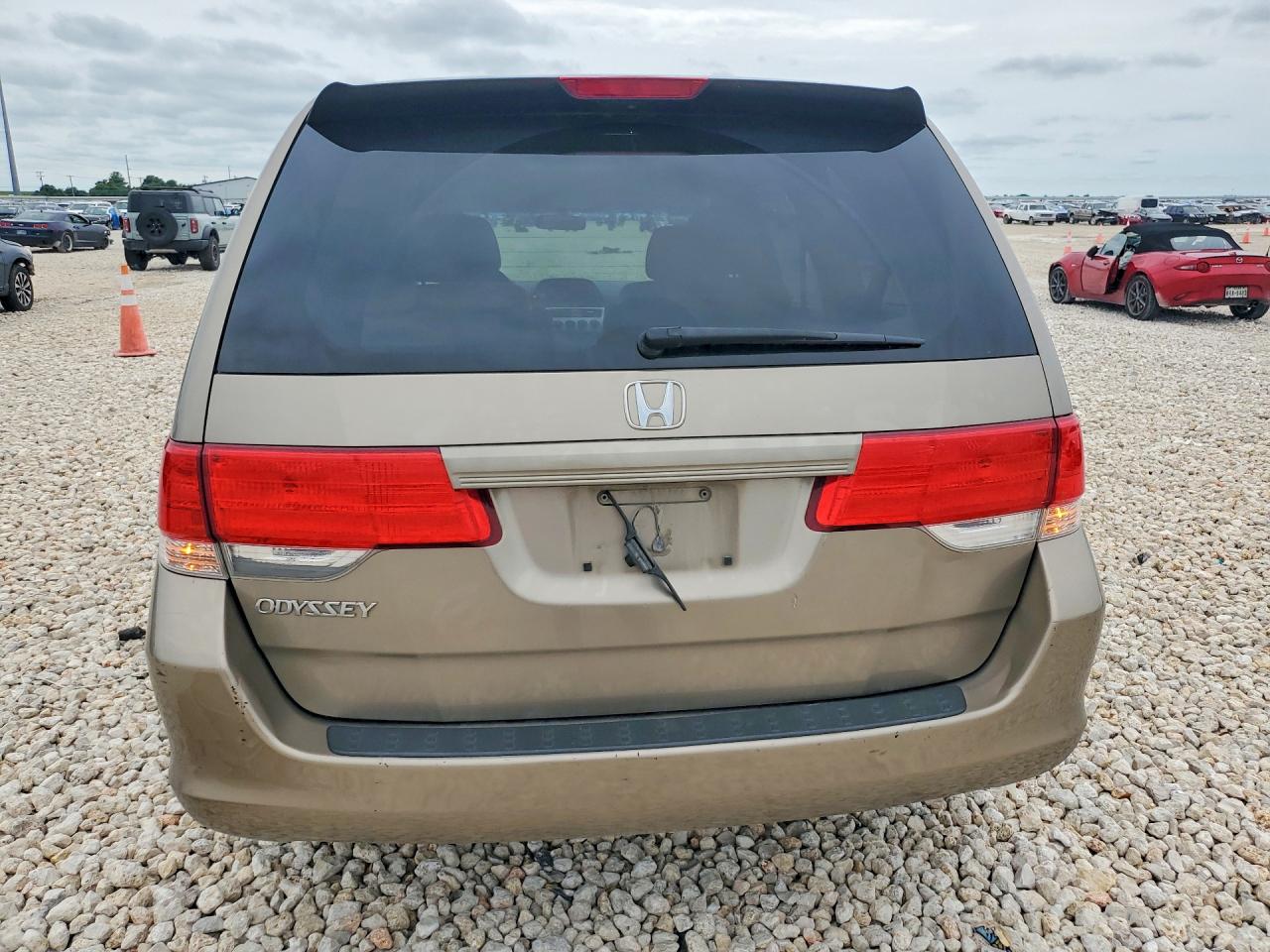 2010 Honda Odyssey VIN 5FNRL3H20AB001531 COPART salvage auction — Side, TX - SALVAGE VEHICLE TITLE, sold $400 on 2026-07-09 (photo 6)