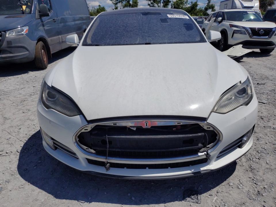 2014 Tesla Model s VIN 5YJSA1S13EFP65505 COPART salvage auction — MINOR DENT/SCRATCHES, Fl - Certificate Of Title, sold $2,700 on 2026-07-27 (photo 5)