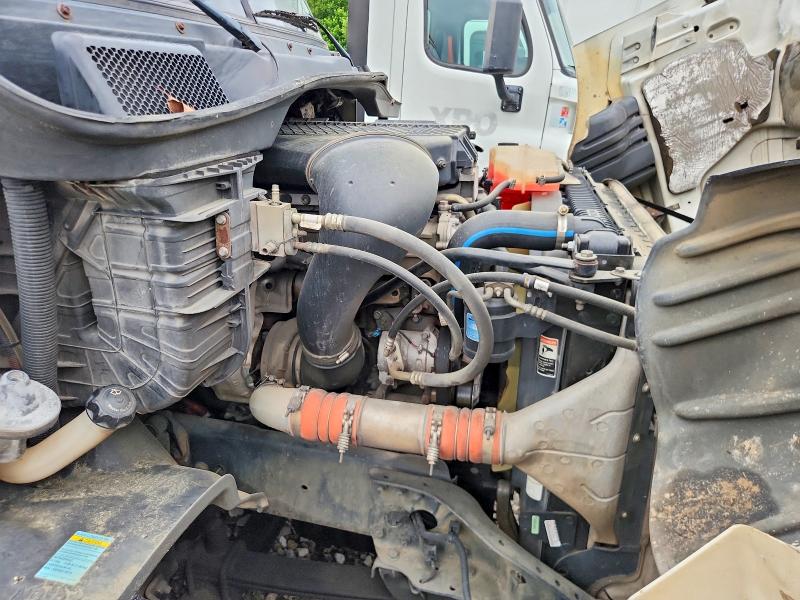 2017 Freightliner Cascadia VIN 3AKBGADV8HSJD0594 COPART salvage auction — NORMAL WEAR, IN - CERTIFICATE OF TITLE (P), sold $2,500 on 2026-08-22 (photo 7)