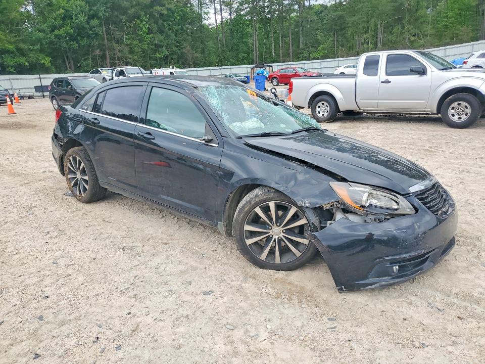 2013 Chrysler 200 VIN 1C3CCBBG7DN744864 COPART salvage auction — ROLLOVER, NC - SALVAGE CERTIFICATE OF TITLE, sold $275 on 2026-07-03 (photo 4)