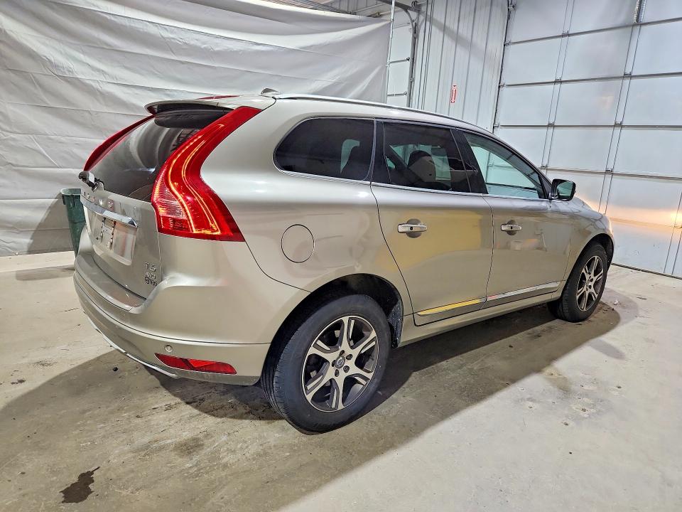 2015 Volvo Xc60 VIN YV4902RK7F2710580 COPART salvage auction — BURN, NH - CERT OF TITLE-SALVAGE, sold $1,300 on 2026-07-02 (photo 3)