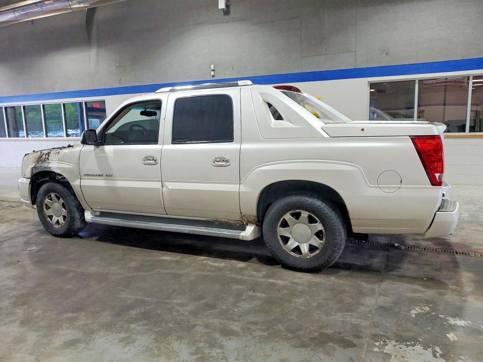 2002 Cadillac Escalade ext VIN 3GYEK63N52G236503 COPART salvage auction — ENGINE BURN, Va - Cert Of Title - Salvage, sold $800 on 2026-07-02 (photo 2)