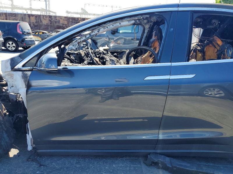 2018 Tesla Model x VIN 5YJXCAE26JF087993 COPART salvage auction — BURN, Ca - Non-Repairable Vehicle Cert, sold $300 on 2026-07-22 (photo 7)
