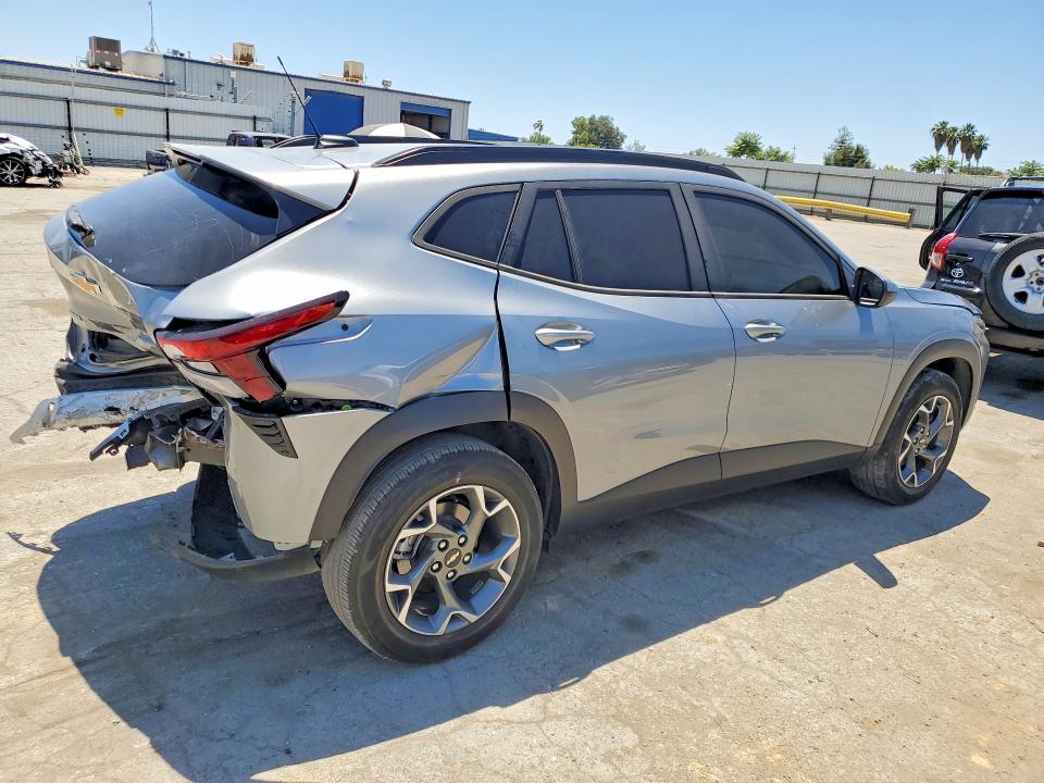 2025 Chevrolet Trax VIN KL77LHEP6SC141552 COPART salvage auction — REAR END, Salvage Title, sold $5,000 on 2026-07-10 (photo 3)