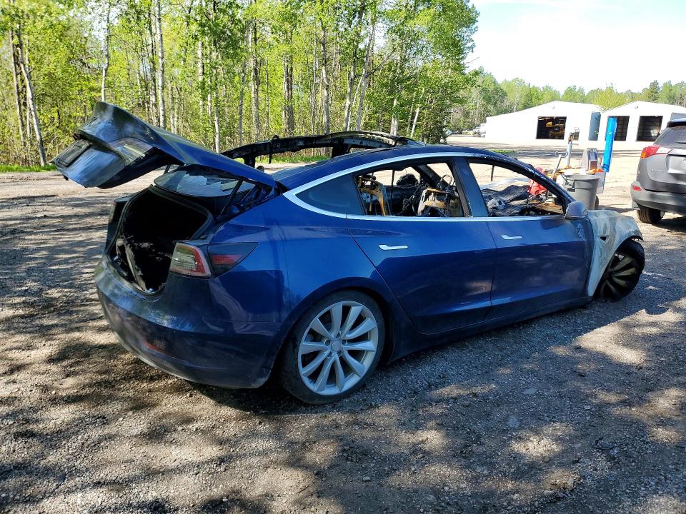 2020 Tesla Model 3 VIN 5YJ3E1EA7LF703946 COPART salvage auction — BURN, ON - NO TITLE AVAILABLE, sold $225 on 2026-07-14 (photo 3)