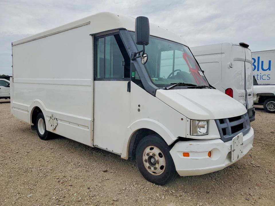 2015 Isuzu Reach VIN JALB4T171F7W00034 COPART salvage auction — MINOR DENT/SCRATCHES, Tx - Certificate Of Title, sold $1,600 on 2026-07-30 (photo 4)