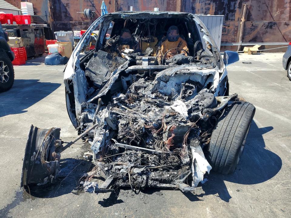 2018 Tesla Model x VIN 5YJXCAE26JF087993 COPART salvage auction — BURN, Ca - Non-Repairable Vehicle Cert, sold $300 on 2026-07-22 (photo 5)