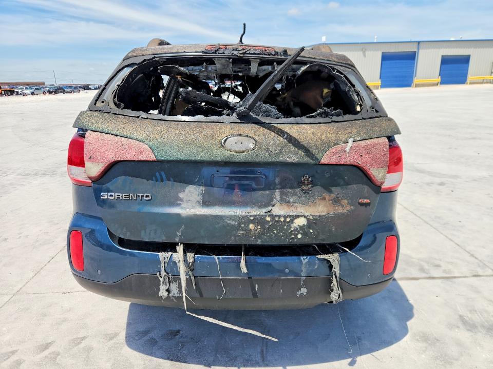 2015 Kia Sorento VIN 5XYKT3A64FG584538 COPART salvage auction — BURN, Tx - Nonrepairable Title, sold $175 on 2026-07-07 (photo 6)