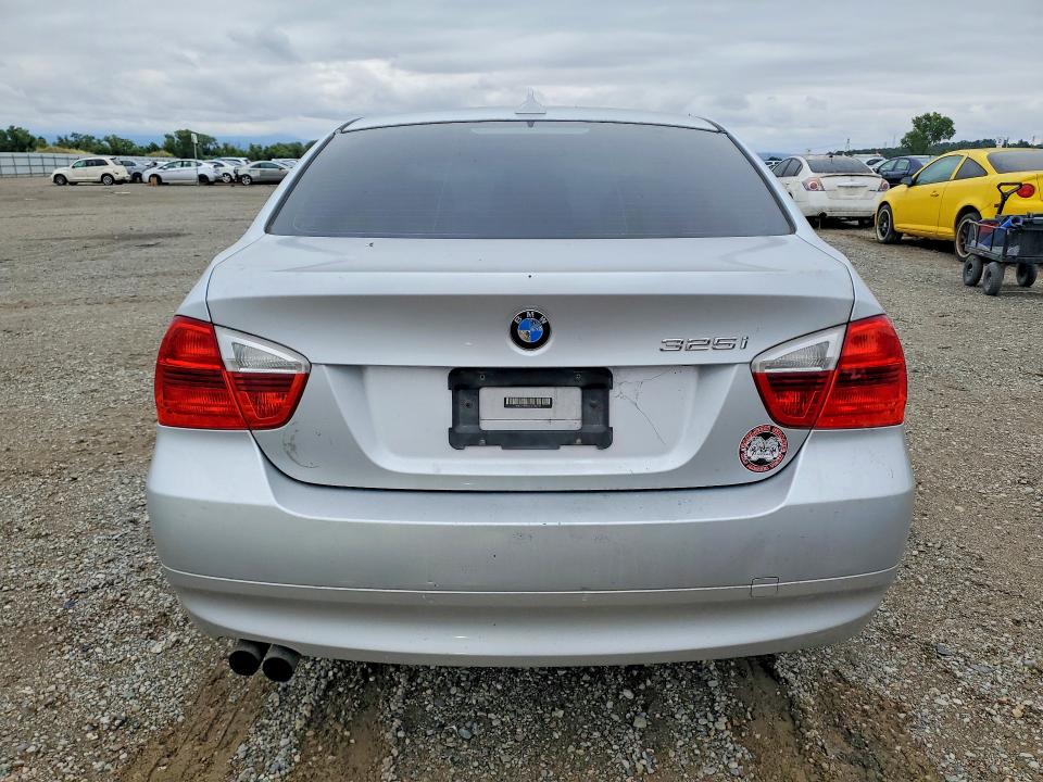 2006 BMW 3er VIN WBAVB13526KX38728 COPART salvage auction — MINOR DENT/SCRATCHES, Ca - Dis/Dlr/Exp Only Clean Title, sold $500 on 2026-07-10 (photo 6)