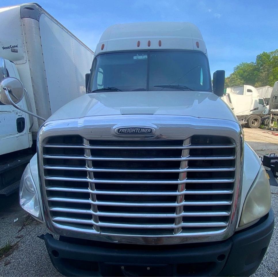 2018 Freigliner VIN 1FUJGLDR7JLKA8701 COPART salvage auction — Minor Dent/Scratches, NJ - CERTIFICATE OF TITLE (P), sold $3,150 on 2026-07-07 (photo 6)