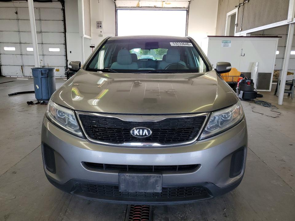 2014 Kia Sorento VIN 5XYKTCA67EG425639 COPART salvage auction — MINOR DENT/SCRATCHES, WA - VEHICLE CERT OF OWNERSHIP-TITL, sold $200 on 2026-09-16 (photo 5)