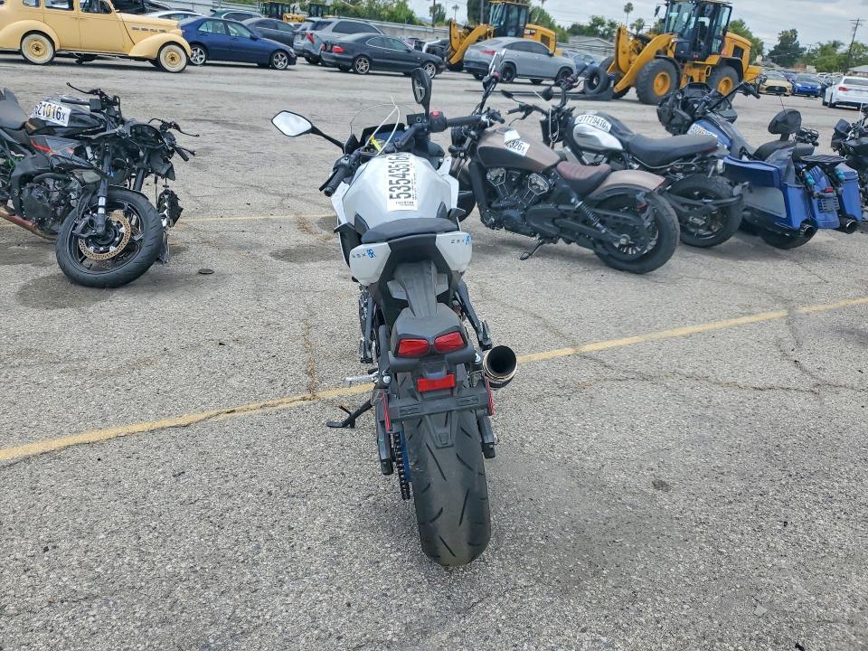 2026 Suzuki Gsx VIN JS1EM13B2T7100703 COPART salvage auction — FRONT END, Ca - Salvage Certificate, sold $2,650 on 2026-07-30 (photo 4)