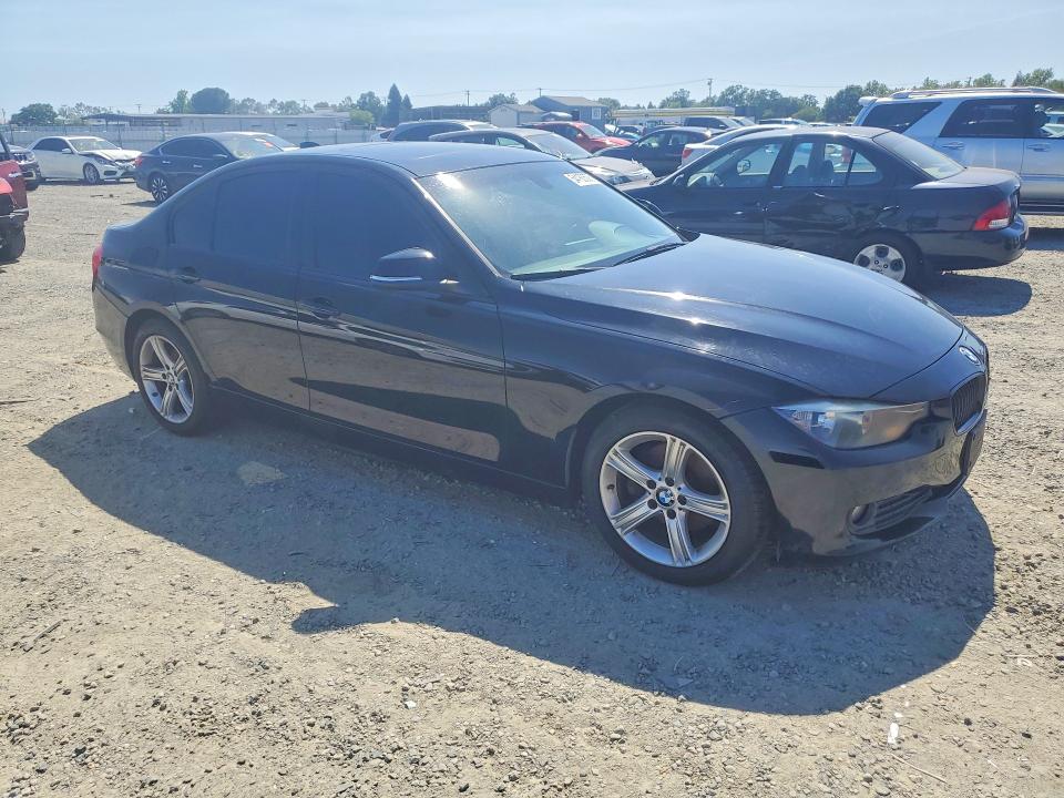 2014 BMW 3er VIN WBA3D3C5XEK155397 COPART salvage auction — MINOR DENT/SCRATCHES, Ca - Dis/Dlr/Exp Only Clean Title, sold $2,550 on 2026-07-02 (photo 4)