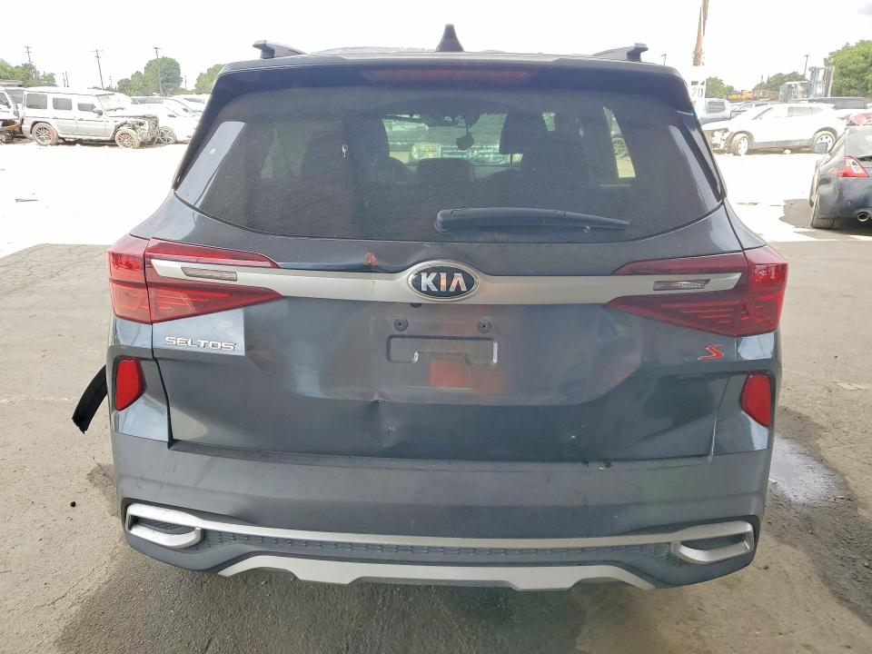2021 Kia Seltos VIN KNDEU2AA1M7141329 COPART salvage auction — ROLLOVER, Ca - Salvage Certificate, sold $2,200 on 2026-07-30 (photo 6)