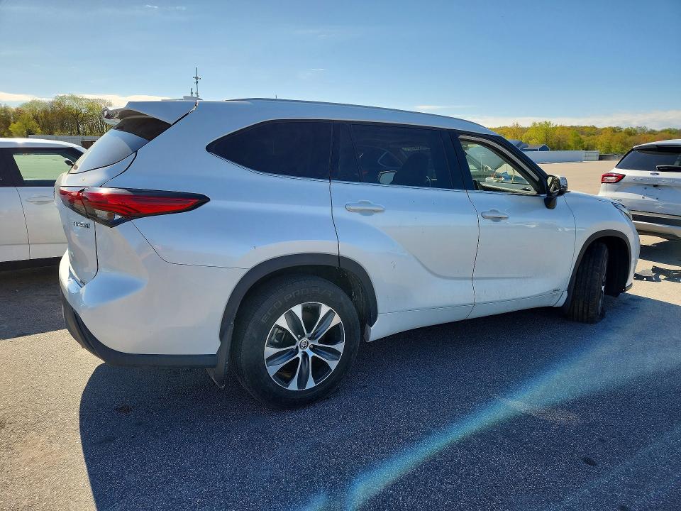 2022 Toyota Highlander hybrid VIN 5TDHBRCH4NS543312 COPART salvage auction — MECHANICAL, Ma - Certificate Of Title, sold $11,400 on 2026-07-02 (photo 3)