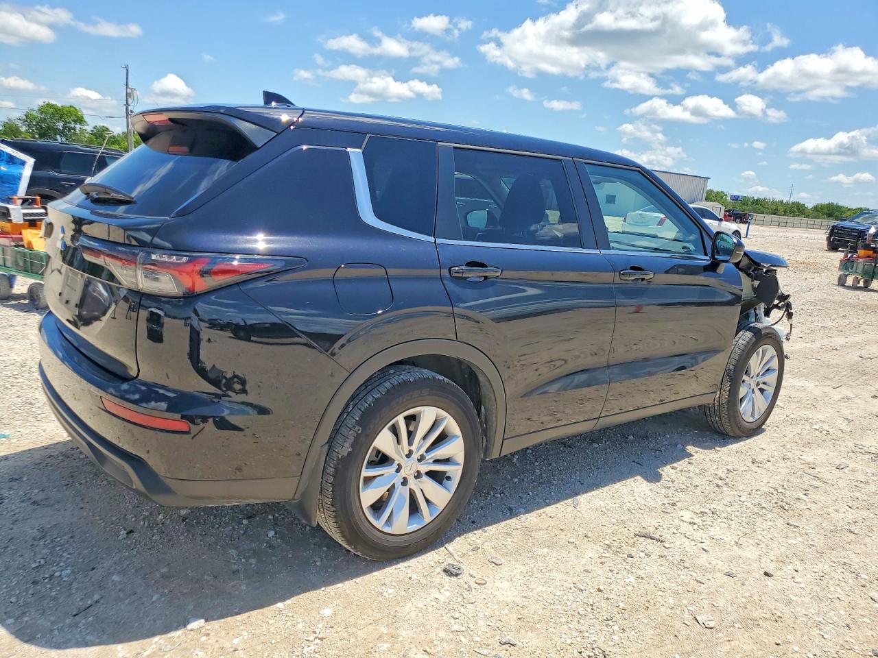 2025 Mitsubishi Outlander VIN JA4J3UA86SZ055472 COPART salvage auction — Front End, TX - SALVAGE VEHICLE TITLE, sold $9,300 on 2026-07-09 (photo 3)