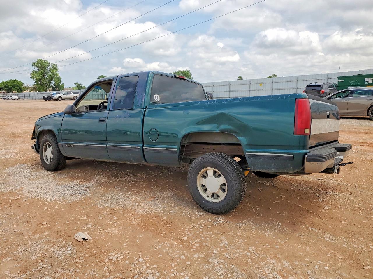 1996 Chevrolet GMT VIN 2GCEC19RXT1129764 COPART salvage auction — Front End, OK - CERT OF TITLE-SALVAGE, sold $300 on 2026-07-09 (photo 2)