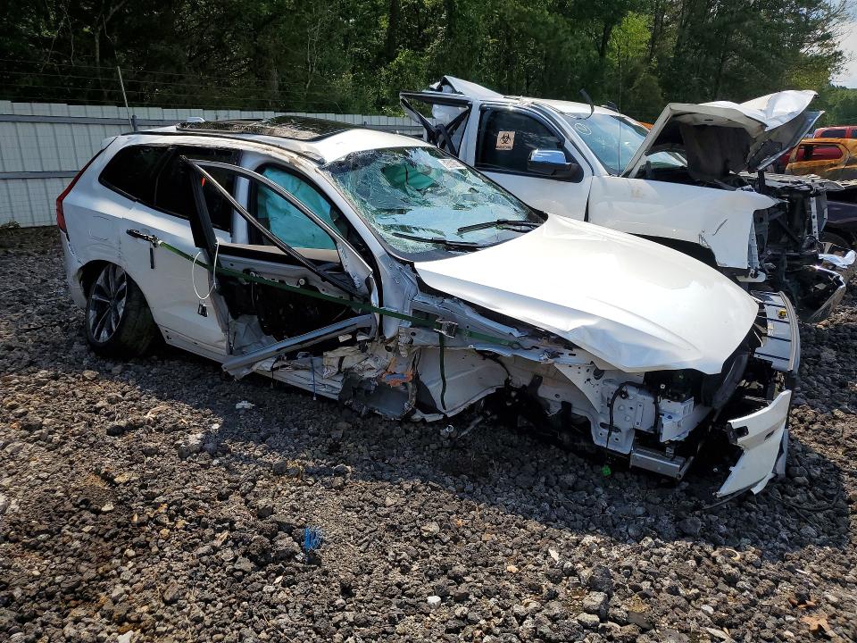 2026 Volvo Xc60 VIN YV4M12RC0T1454199 COPART salvage auction — ROLLOVER, TX - NONREPAIRABLE TITLE, sold $1,850 on 2026-07-13 (photo 4)