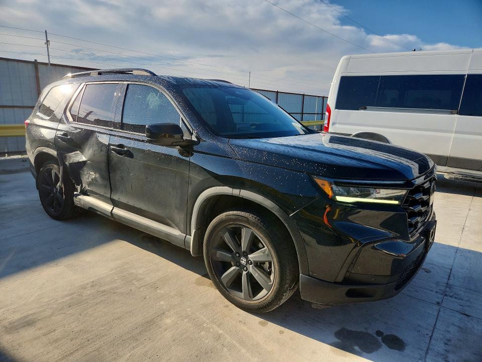 2025 Honda Pilot VIN 5FNYG1H98SB002218 COPART salvage auction — Side, Ct - Clean Title, sold $21,200 on 2026-09-25 (photo 4)