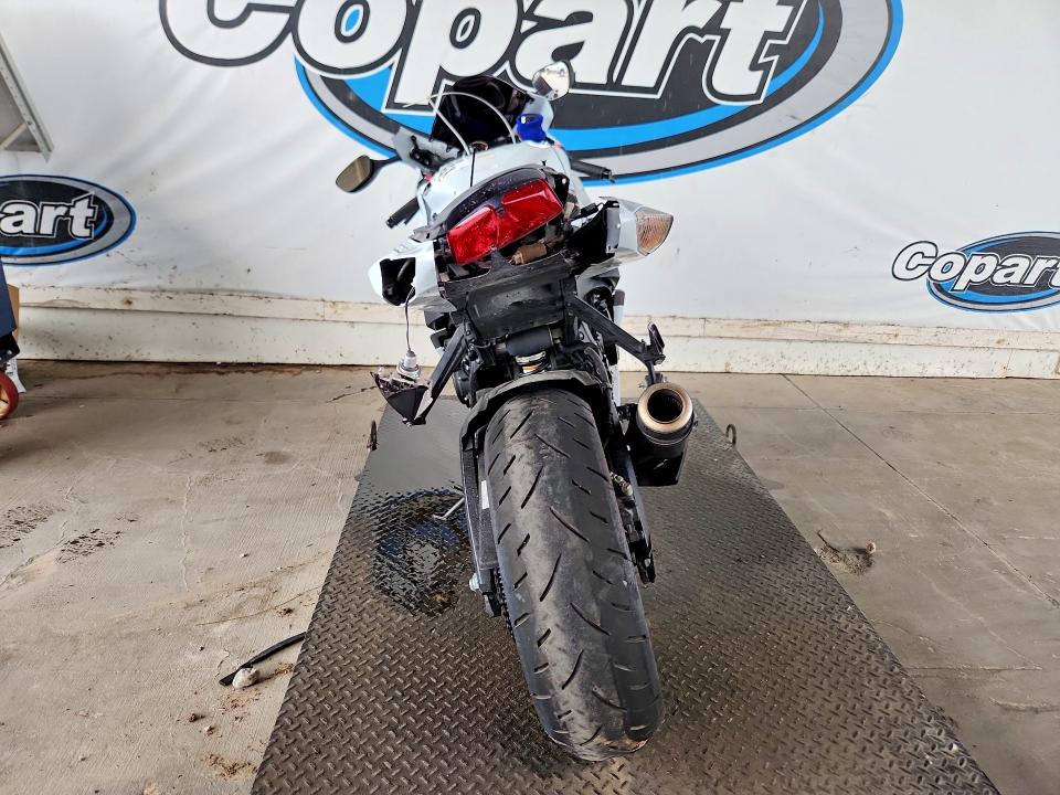 2015 Suzuki Gsx-r VIN JS1GN7FA8F2101495 COPART salvage auction — SIDE, Tx - Salvage Vehicle Title, sold $2,150 on 2026-07-09 (photo 4)