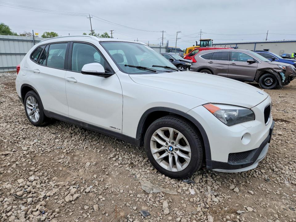 2015 BMW X1 VIN WBAVL1C59FVY31810 COPART salvage auction — NORMAL WEAR, Il - Certificate Of Title, sold $650 on 2026-07-15 (photo 4)