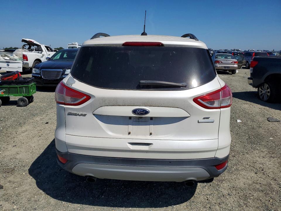 2016 Ford VIN 1FMCU0GX0GUB15927 COPART salvage auction — MINOR DENT/SCRATCHES, Ca - Dis/Dlr/Exp Only Clean Title, sold $175 on 2026-07-02 (photo 6)
