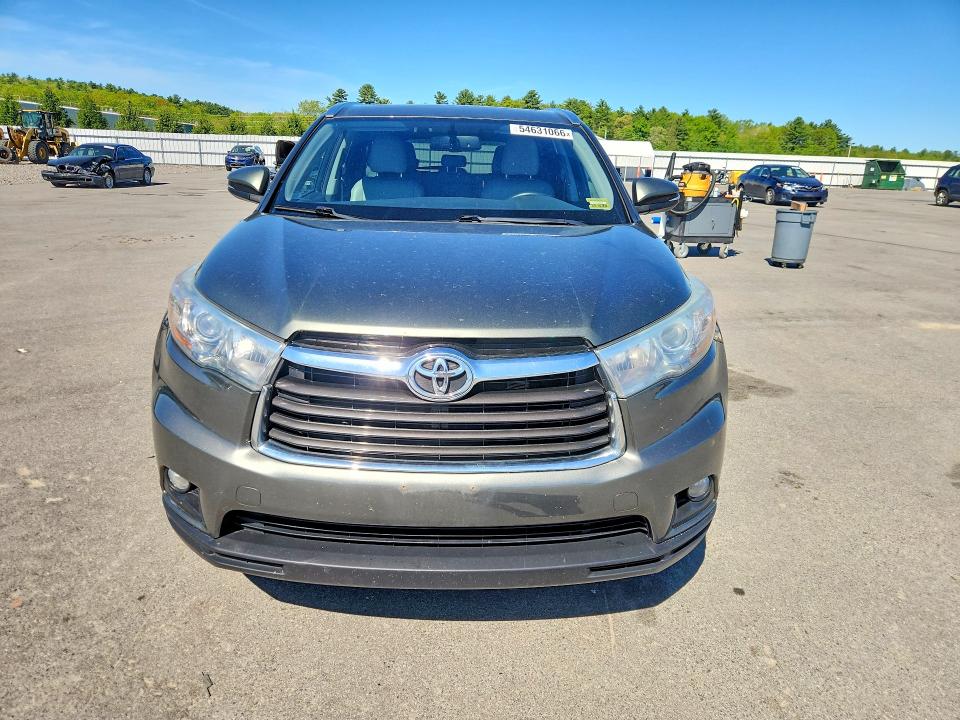 2015 Toyota VIN 5TDJKRFH7FS194564 COPART salvage auction — SIDE, Me - Cert Of Title-Salvage Collisio, sold $8,100 on 2026-07-06 (photo 5)