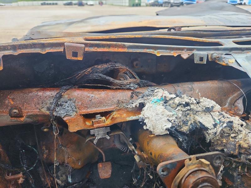 1987 Toyota Pickup VIN JT4RN50RXH0292255 COPART salvage auction — ENGINE BURN, Sc - Non-Reb & Rem Salvage Title, sold $350 on 2026-07-27 (photo 9)