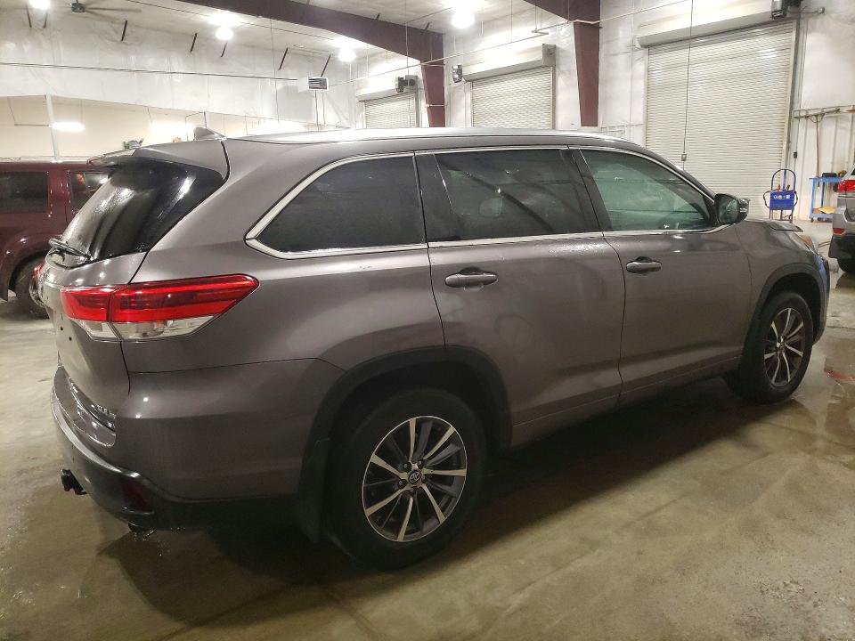 2017 Toyota Highlander VIN 5TDJZRFH7HS472684 COPART salvage auction — FRONT END, MN - CERT OF TITLE-SALVAGE, sold $7,700 on 2026-07-06 (photo 3)