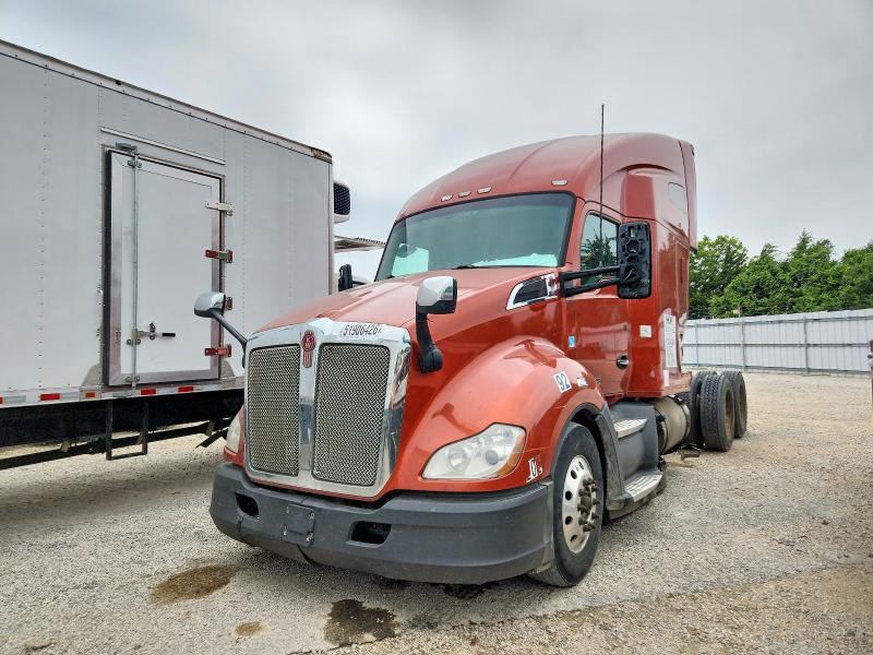 2019 K&w T680 VIN 1XKYDP9X7KJ367575 COPART salvage auction — SIDE, TX - SALVAGE VEHICLE TITLE (P), sold $7,200 on 2026-07-09 (photo 2)
