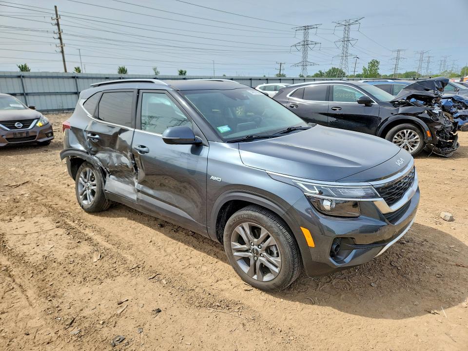 2023 Kia Seltos VIN KNDEUCAAXP7454082 COPART salvage auction — SIDE, Il - Salvage Certificate, sold $6,100 on 2026-07-28 (photo 4)