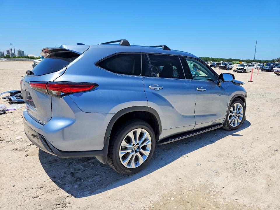 2020 Toyota Highlander VIN 5TDYZRAH7LS029322 COPART salvage auction — FRONT END, Tx - Salvage Vehicle Title, sold $7,200 on 2026-07-09 (photo 3)