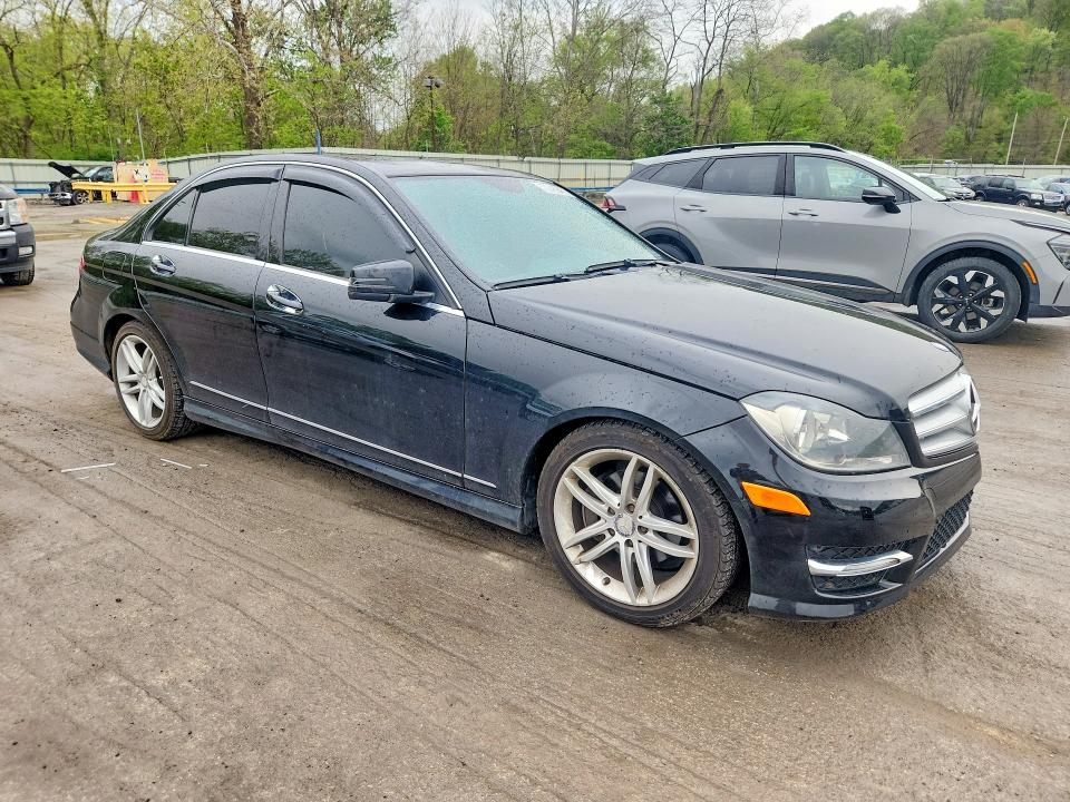 2012 Mercedes-benz C-klasse VIN WDDGF8BB8CR195698 COPART salvage auction — REAR END, Oh - Cert Of Title-Salvage, sold $1,900 on 2026-07-02 (photo 4)