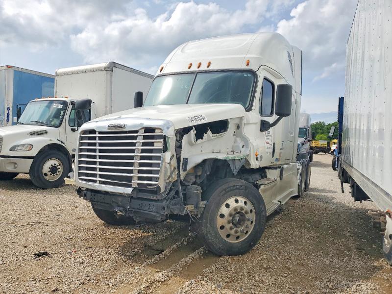 2017 Freightliner Cascadia 125 VIN 3AKJGLDR0HSHR0632 COPART salvage auction — FRONT END, TX - SALVAGE VEHICLE TITLE, sold $8,200 on 2026-07-23 (photo 2)