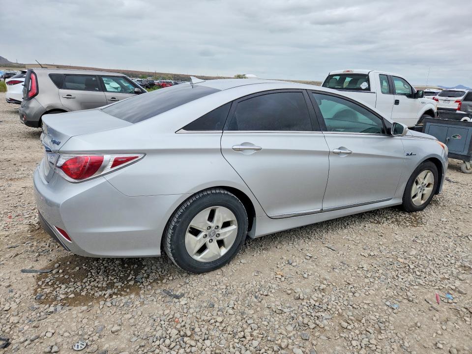 2012 Hyundai VIN KMHEC4A43CA035549 COPART salvage auction — MINOR DENT/SCRATCHES, Wy - Certificate Of Title, sold $550 on 2026-07-31 (photo 3)