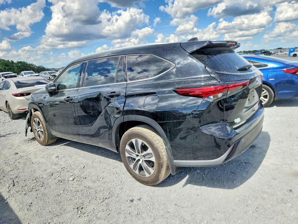 2022 Toyota Highlander VIN 5TDGZRBHXNS585847 COPART salvage auction — FRONT END, Fl - Cert Of Title Slvg Rebuildable, sold $14,100 on 2026-07-07 (photo 2)