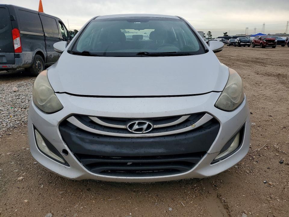 2014 Hyundai Elantra VIN KMHD35LH3EU165365 COPART salvage auction — MINOR DENT/SCRATCHES, Mt - Certificate Of Title, sold $675 on 2026-07-17 (photo 5)