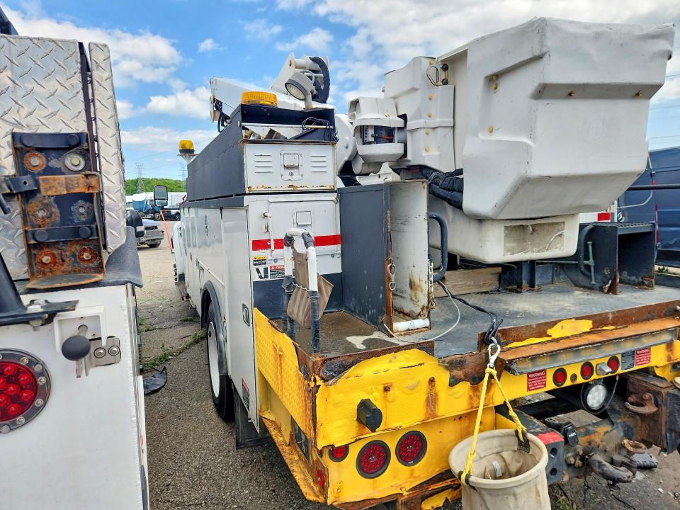 2011 Ford F-650 VIN 3FRWX6FC3BV372987 COPART salvage auction — MINOR DENT/SCRATCHES, MI - CERTIFICATE OF TITLE, sold $1,150 on 2026-07-09 (photo 2)
